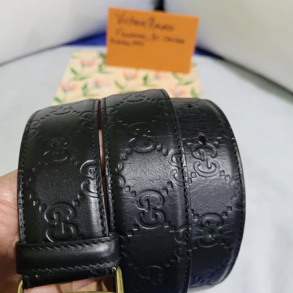 Gucci Black Leather Belt with Gold Buckle - Picture 2 of 10